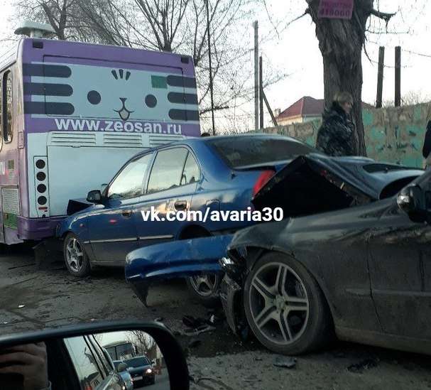 Потрійне ДТП за участю рейсового автобуса сталася в Астрахані