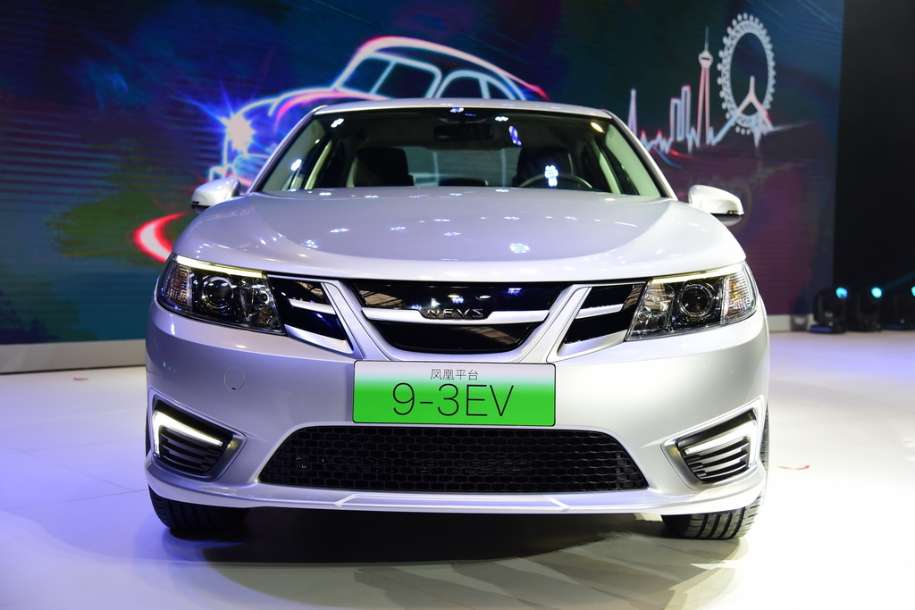 Компанія NEVS показала електричний седан із зовнішністю Saab 9-3