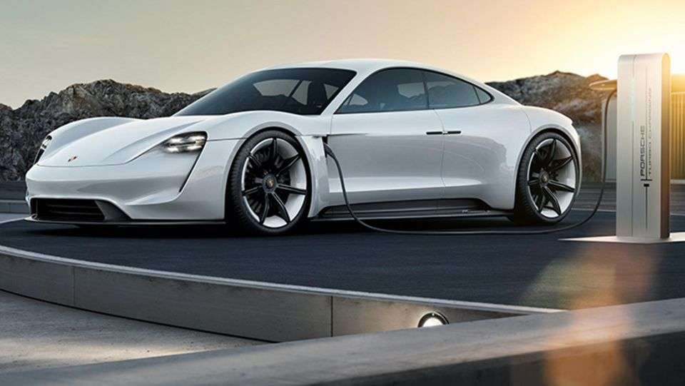 Електричний Porsche Mission E отримає три мотора і повний привід