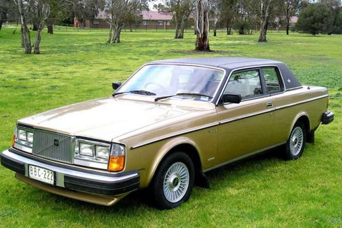 Автомобіль Volvo Девіда Боуї був проданий за рекордну суму