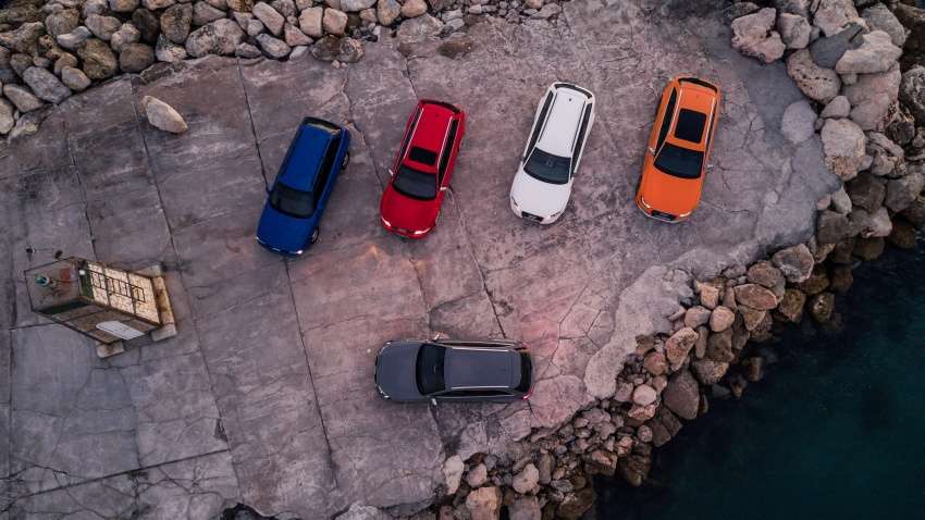Audi опублікувала фото нового «зарядженого» універсала RS4 Avant