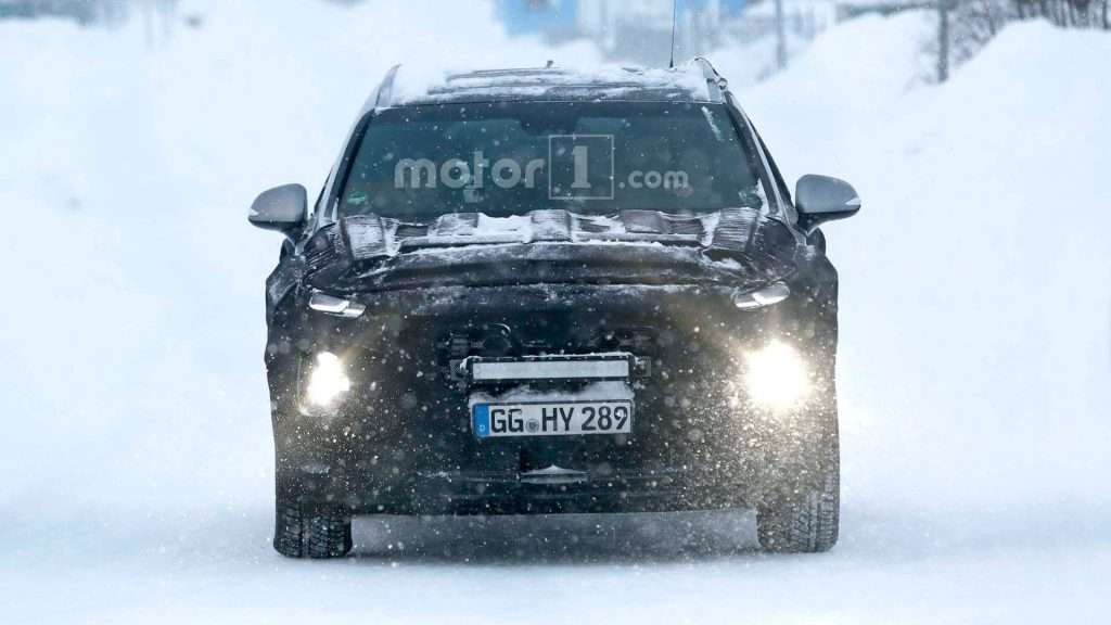 Кросовер Hyundai Santa Fe нового покоління помічений на зимових тестах