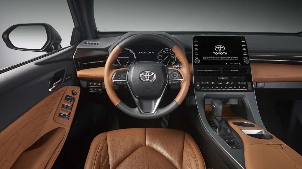 Toyota представила седан Toyota Avalon нового покоління