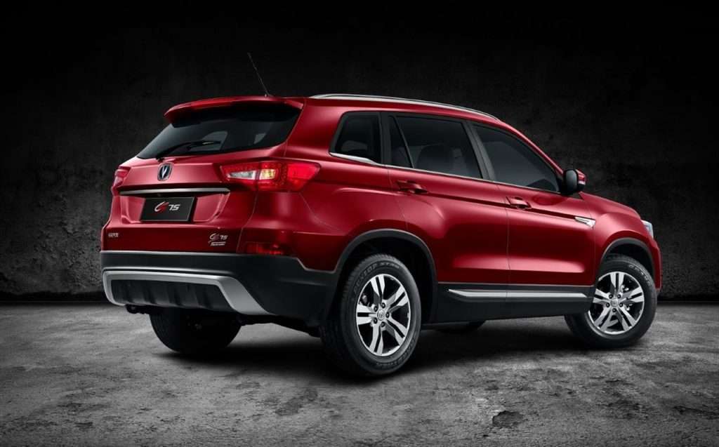 В РФ стартували «живі» продажі нового кросовера Changan CS75