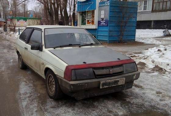 Рідкісний праворульний ВАЗ-2108 помічений на дорогах Тольятті