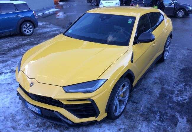 Яскраво-жовтий Lamborghini Urus помітили в австрійських Альпах