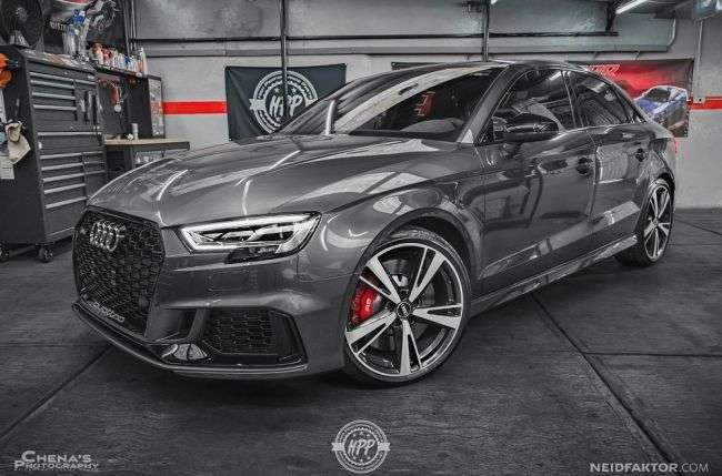 Ательє Neidfaktor «прокачало» салон «зарядженої» Audi RS3