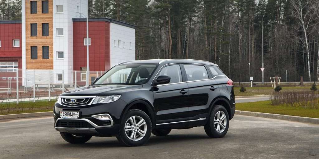 Опубліковані комплектації нового кросовера Geely Atlas для РФ