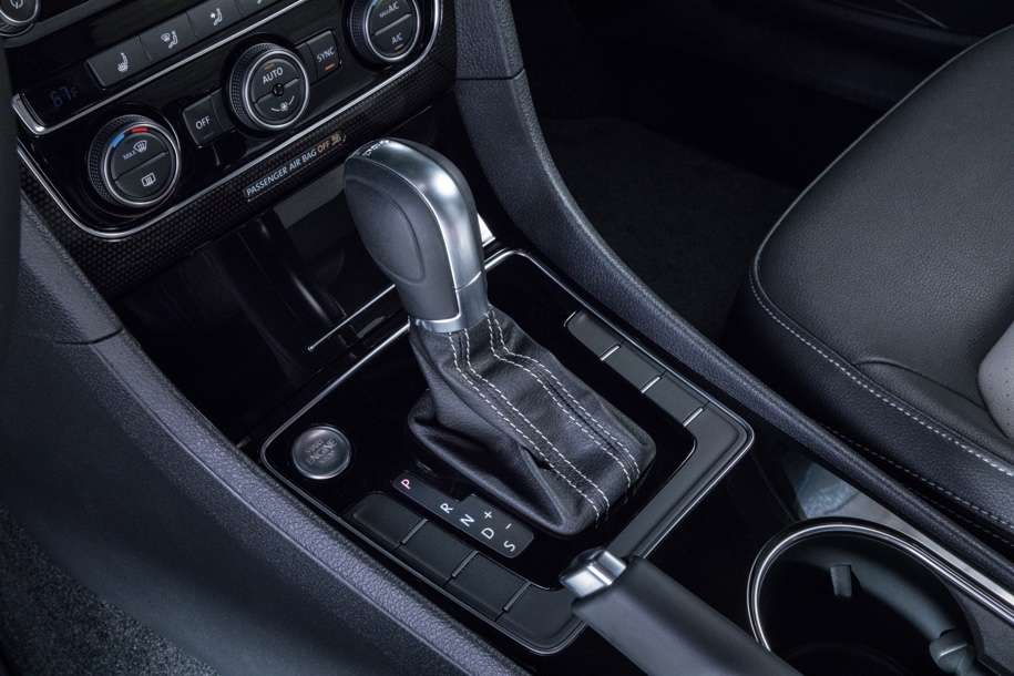 Volkswagen представила «заряджену» версію седана Passat GT