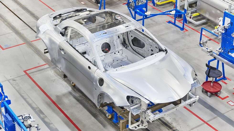 252-сильний спорткар Alpine A110 офіційно став на конвеєр
