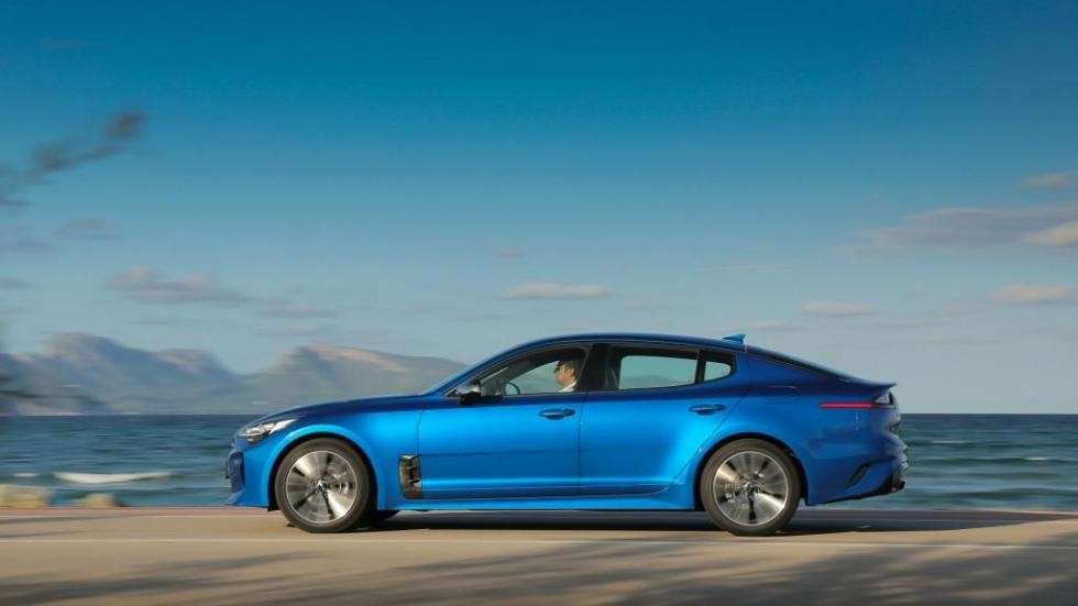 Kia назвала початкову ціну нового фастбека Kia Stinger для Росії