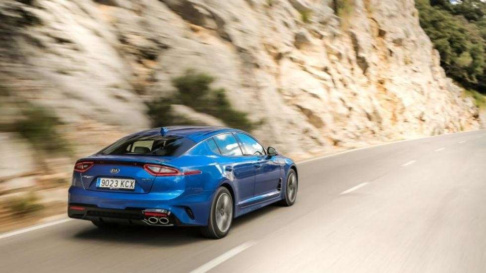 Kia назвала початкову ціну нового фастбека Kia Stinger для Росії