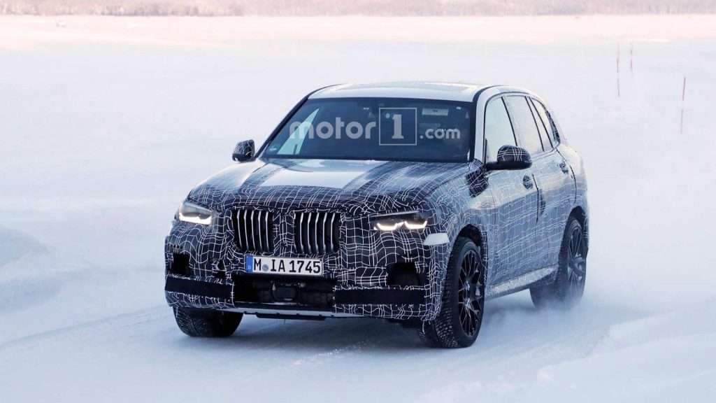 BMW приступила до зимових тестів нового кросовера BMW X5 M