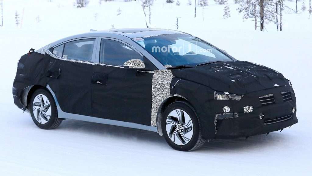 Електрична версія седана Hyundai Elantra помічена на тестах