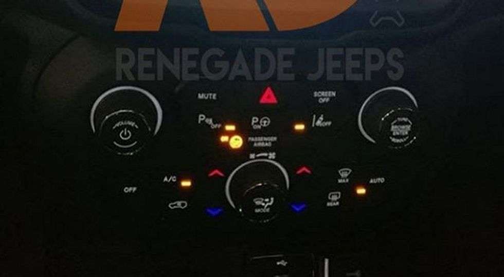 У Мережі зявилися фото оновленого кросовера Jeep Renegade