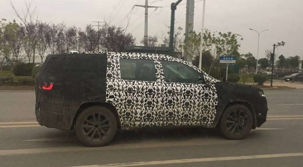 Jeep приступив до тестування нового позашляховика Grand Commander
