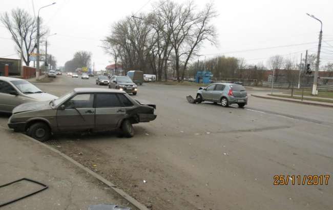 21-річний водій «ВАЗа» постраждав в ДТП з Рено Сандеро в Курську