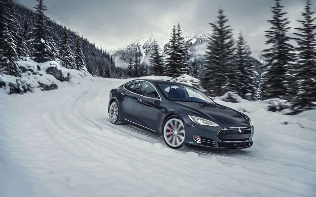 Всі автомобілі Tesla підготують до експлуатації в морози
