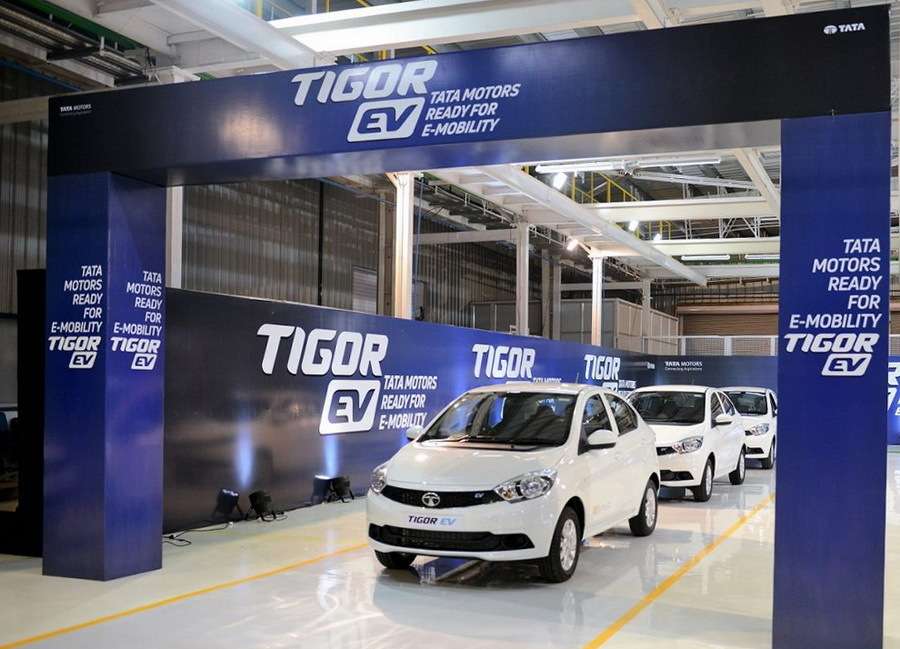 Чиновників з Індії пересадять на бюджетний електрокар Tata Tigor EV