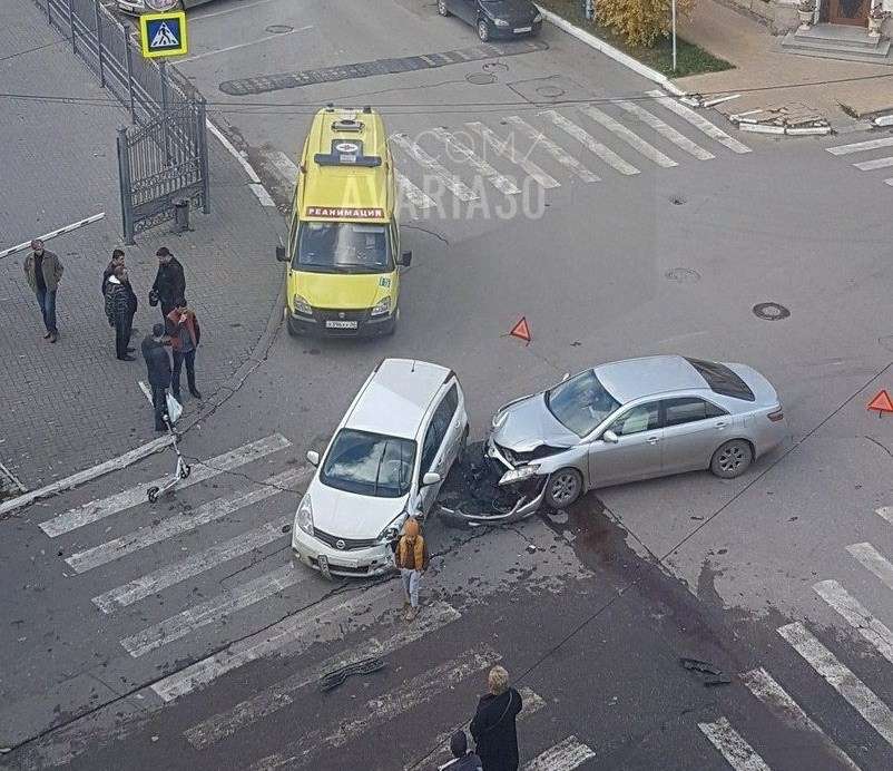 Дворічний дитина постраждала в ДТП двох іномарок в Астрахані