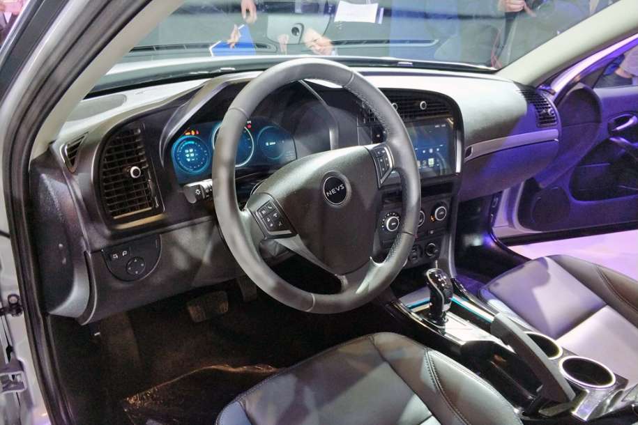 Компанія NEVS показала електричний седан із зовнішністю Saab 9-3