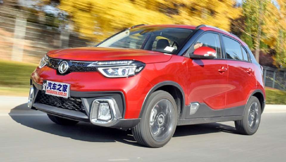 Новий компактний кросовер Dongfeng Fengshen AX4 ставить рекорди продажів