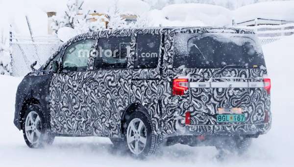 Mitsubishi вивела на тести новий крос-вен Delica 2019