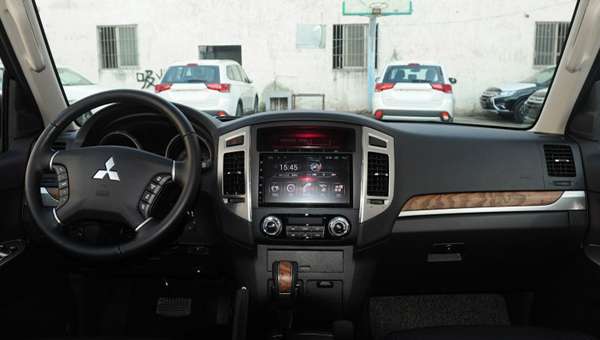 У Mitsubishi випустили спецверсію Pajero в честь сторіччя