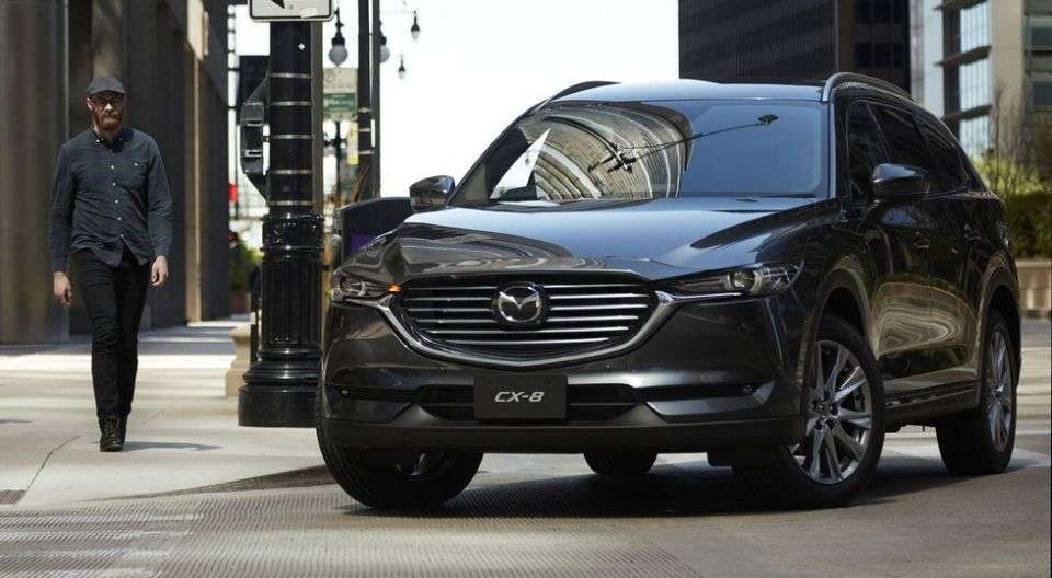 Попит на новий кросовер Mazda CX-8 продовжує зростати