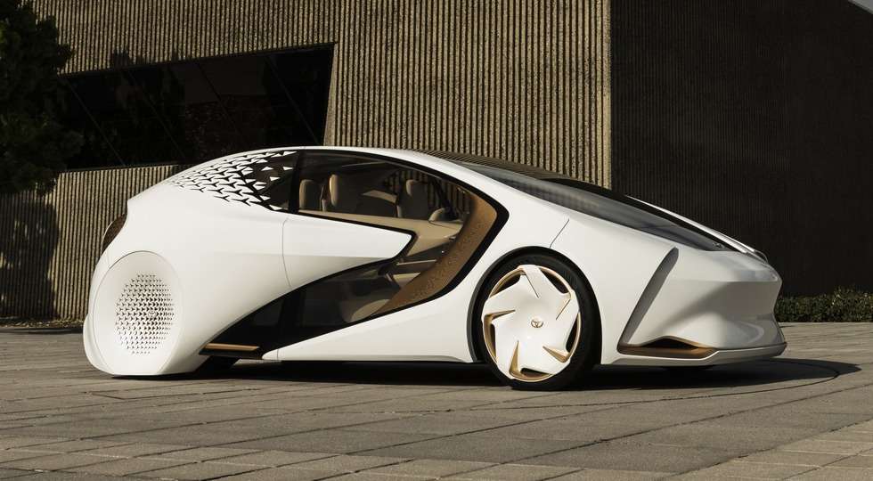 Toyota показала електрокар з дверима «крила чайки» і гироскутер