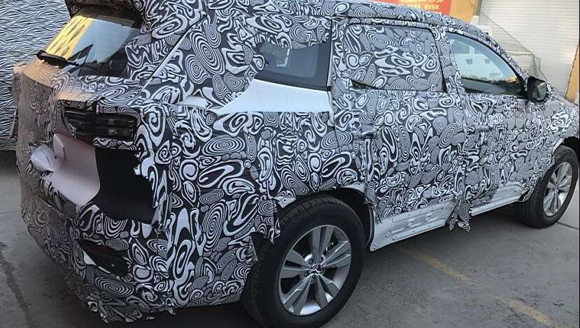 Новий трирядне позашляховик Tiggo 8 вивела на тести Chery