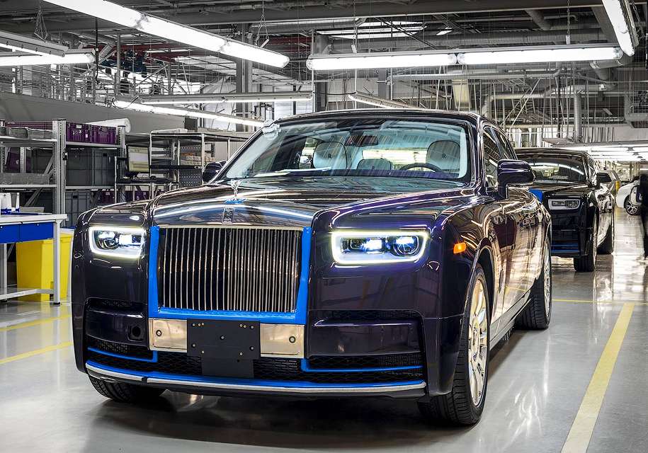 Перший примірник нового Rolls-Royce Phantom буде проданий на аукціоні