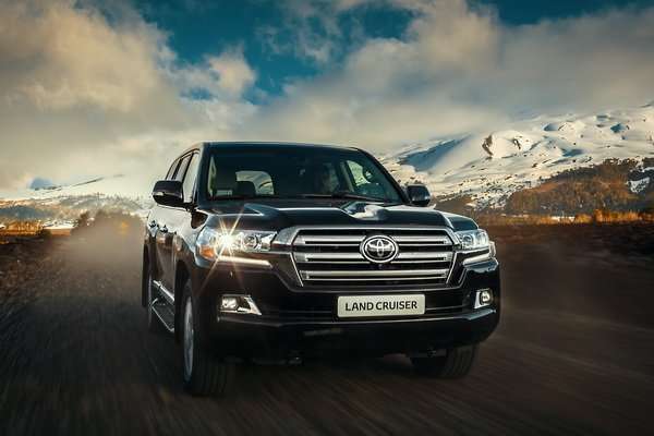 Toyota знизила ціни на ряд комплектацій Toyota Land Cruiser 200