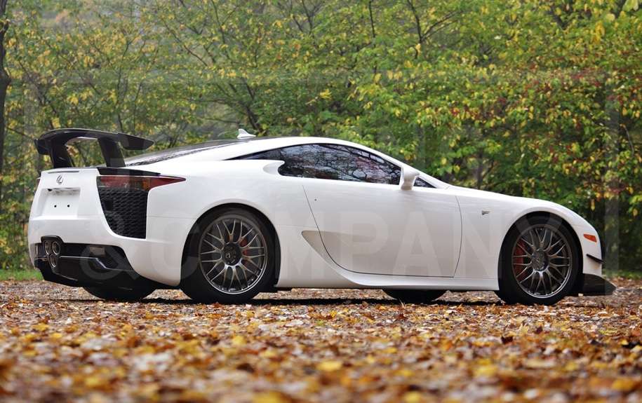 Унікальний суперкар Lexus LFA без пробігу продадуть на аукціоні