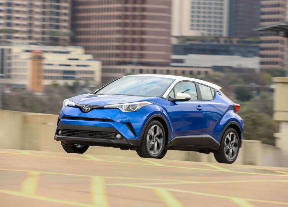 Toyota озвучила головну причину низьких продажів кросовера C-HR