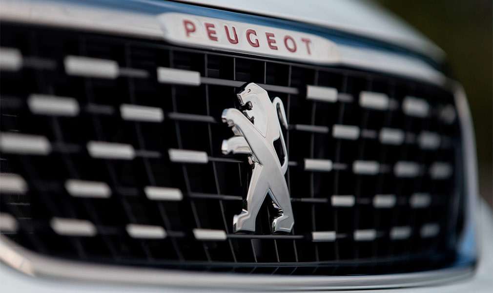 Дилери Peugeot в Росії почали продажі оновленого Peugeot 308