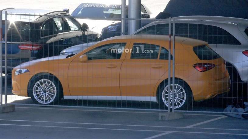 Опубліковані «живі» фото Mercedes-Benz A-Class наступного покоління
