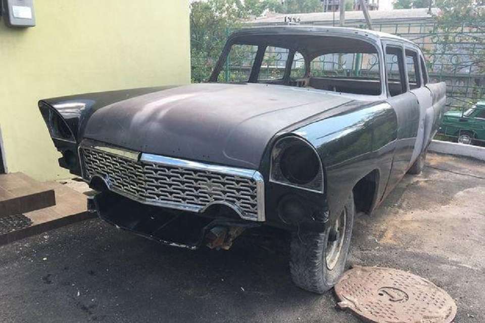 В Україні на продаж виставили рідкісний ГАЗ-13 «Чайка» 1975 року