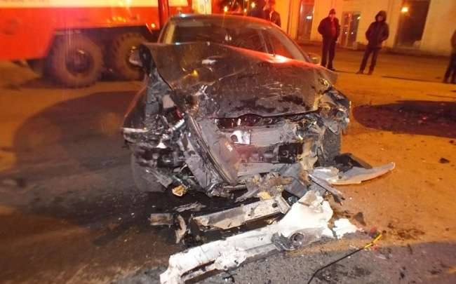 У Кургані в ДТП «Рено Логан» та «Форд Фокус» постраждали обидва водія