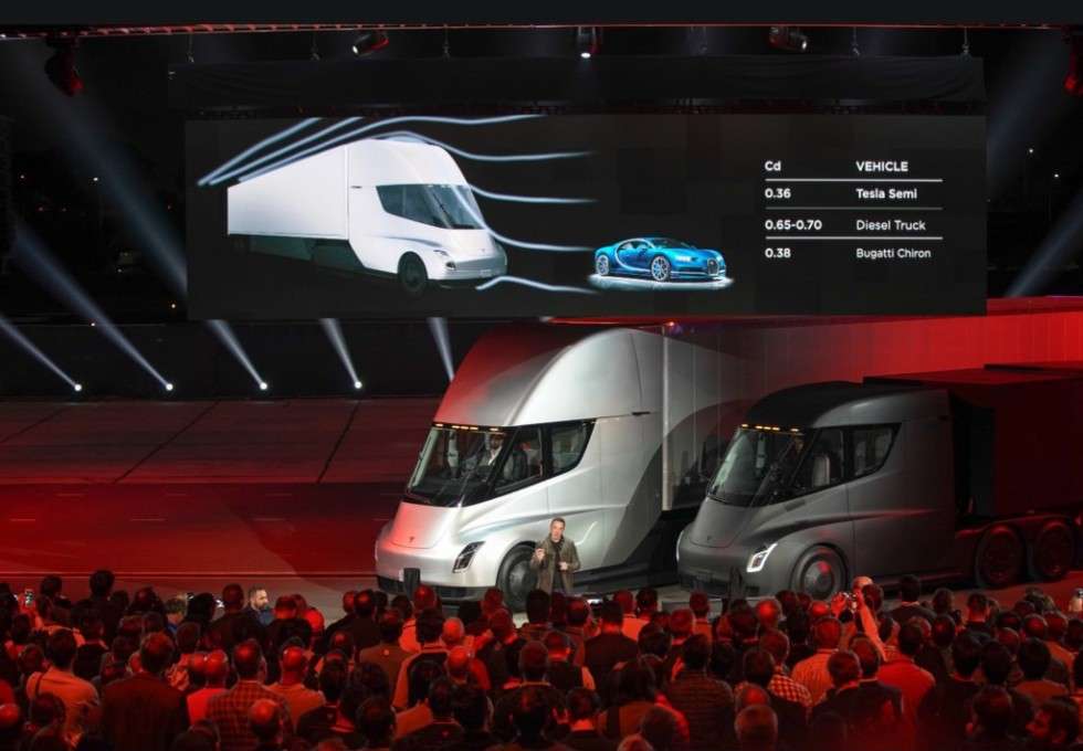 Tesla озвучила попередні ціни на электрогрузовик Tesla Semi