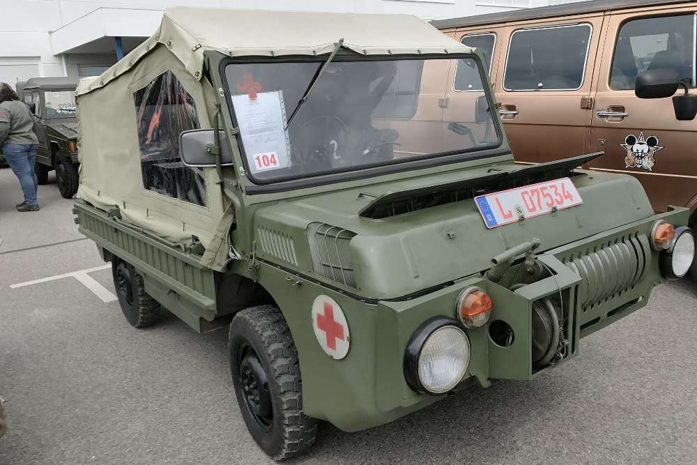 Унікальний військовий ЛуАЗ-967 без пробігу виставлений на продаж у Німеччині