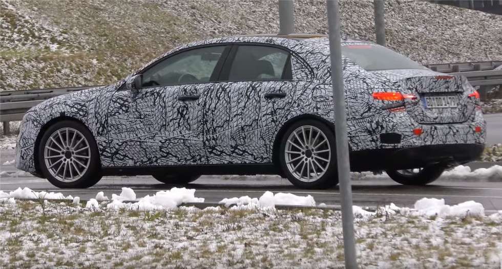 Новий Mercedes-Benz A-Class Sedan 2019 помічений на міських дорогах