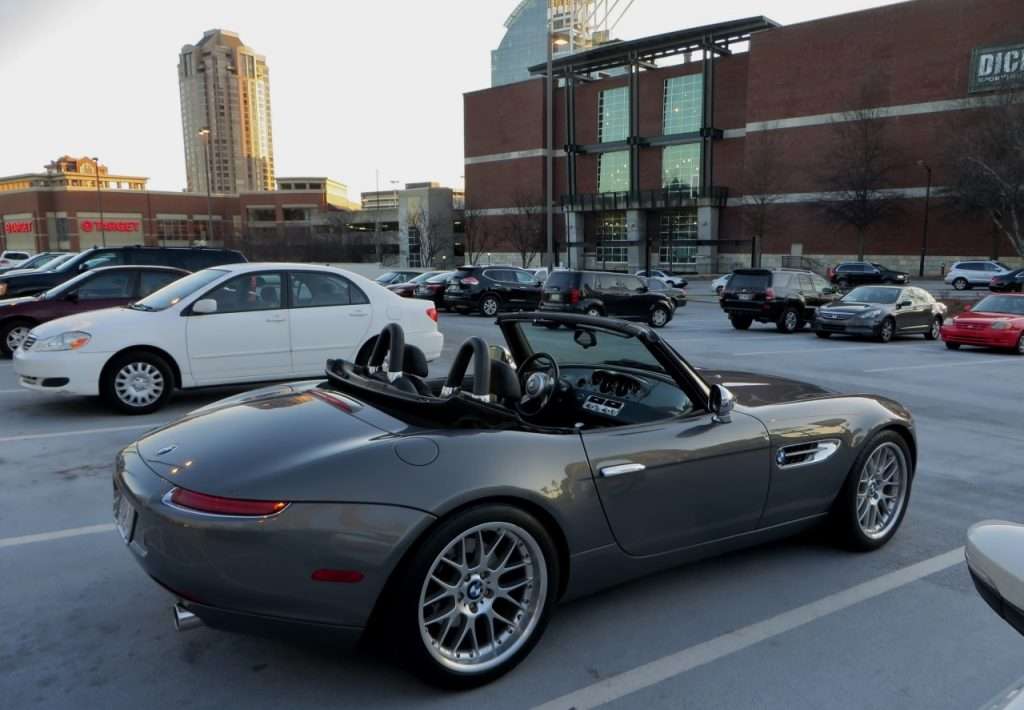 Родстер BMW Z8 з історією: на торги виставили машину засновника Apple