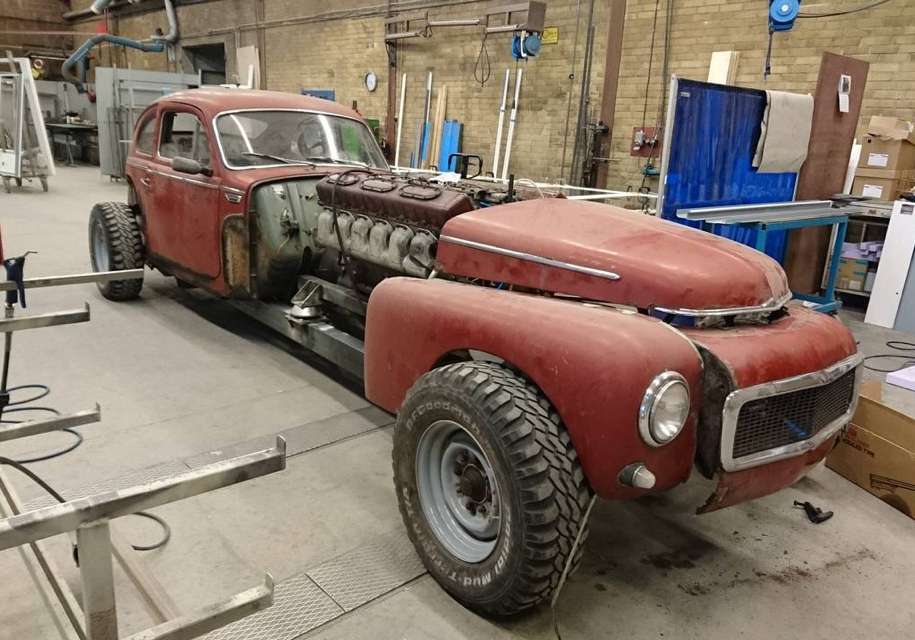 Малолітражка Volvo PV544 1960 року отримала 38,8-літровий мотор V12