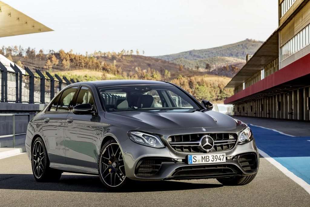 Новий седан Mercedes-E63 AMG S вийшов з V8 603 л. с.
