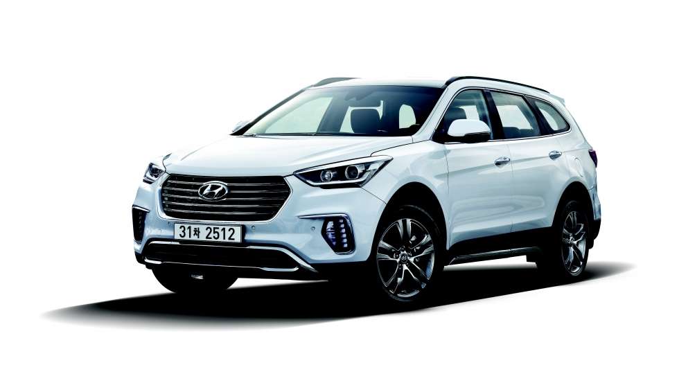 Hyundai початку продажу злегка оновленого кросовера Grand Santa Fe