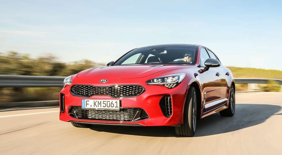 Kia назвала рублеві ціни на всі комплектації нового Kia Stinger
