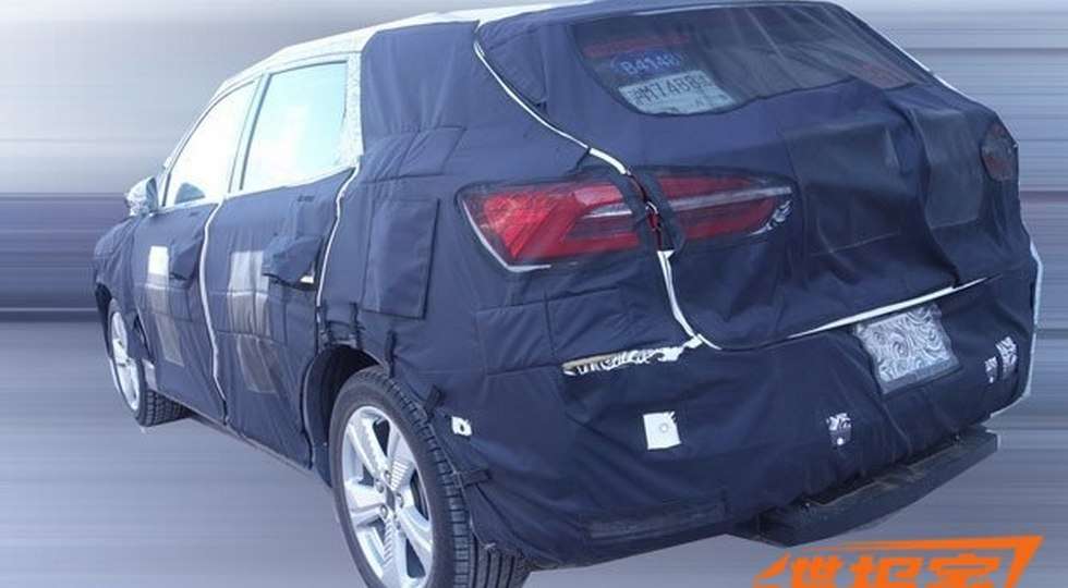 Новий флагманський кросовер Roewe засвітився на шпигунських фото