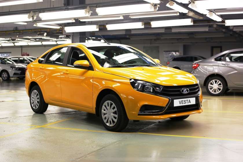 Понад 300 автомобілів Lada Vesta і Largus прибули на Кубу