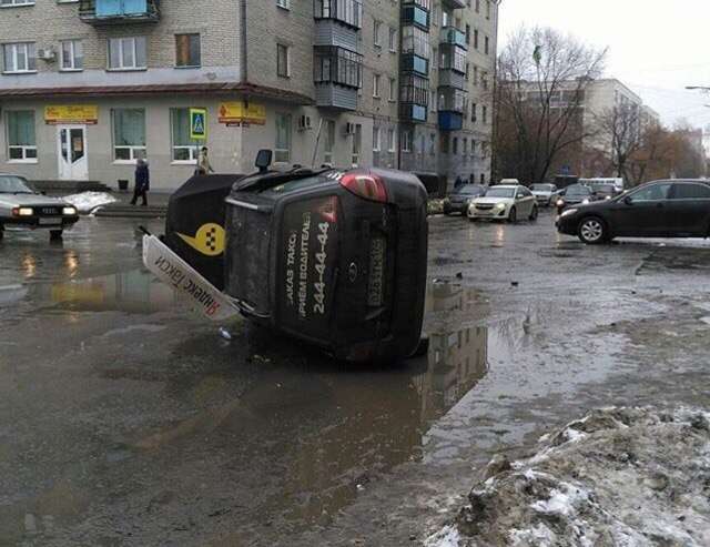 В Кургані зіткнулися чотири автомобілі, постраждала пасажирка таксі